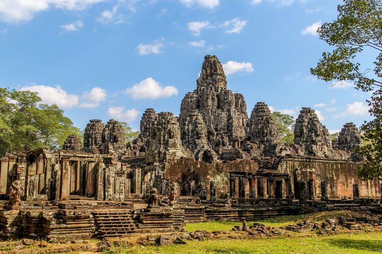 Angkor Wat: piccolo circuito in auto con guida ingleseTour in piccolo circuito con tramonto in auto e guida inglese