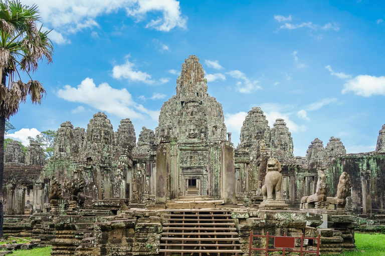 Angkor Wat: piccolo circuito in auto con guida ingleseTour in piccolo circuito con tramonto in auto e guida inglese