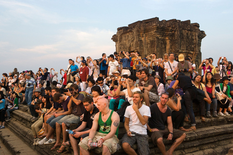 Angkor Wat: piccolo circuito in auto con guida ingleseTour in piccolo circuito con tramonto in auto e guida inglese