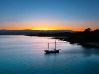 Atardecer en goleta navegando Vigo ría