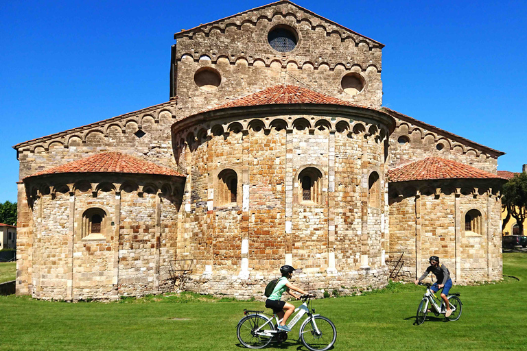 Pisa - en cykeltur till havet Cykla till havet på en guidad tur med egen guide