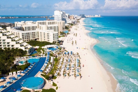 Cancun: Private custom tour with a local guide2 Hours Walking Tour