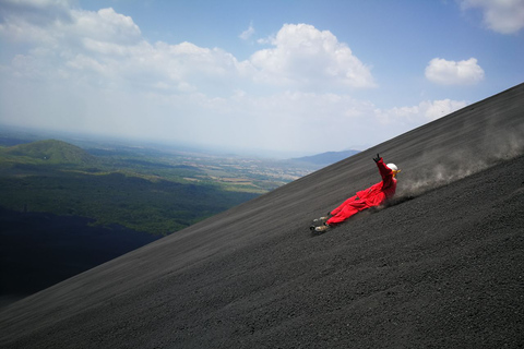 Ombordstigning på vulkanen Cerro Negro, LeónLeón: Vulkanen Cerro negro ombordstigning