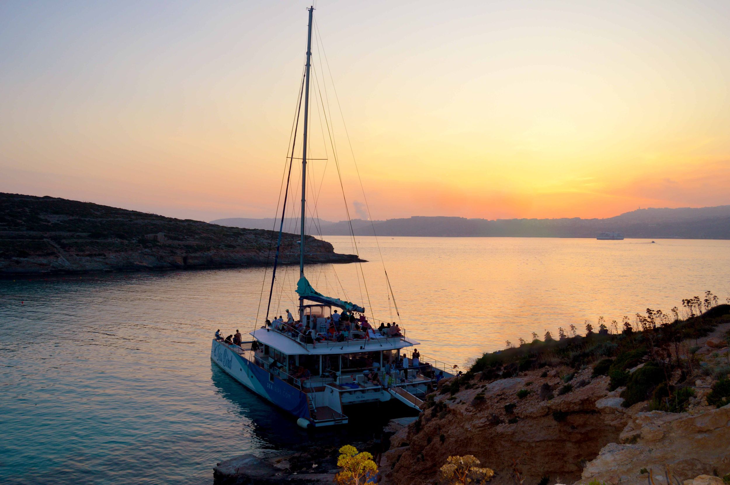 Malta: Abendliche Katamaran-Kreuzfahrt durch die Blaue Lagune