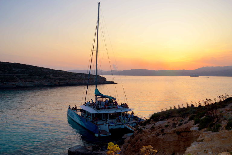 Malta: Blue Lagoon Evening Catamaran Cruise Bugibba: Blue Lagoon Evening Catamaran Cruise