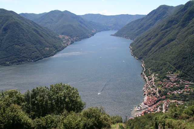 Visit Lake Como Highlights Tour with a Local by Private Car in Como