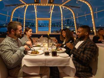 Montreal: Le Bateau-Mouche À La Carte Menü Dinner Cruise