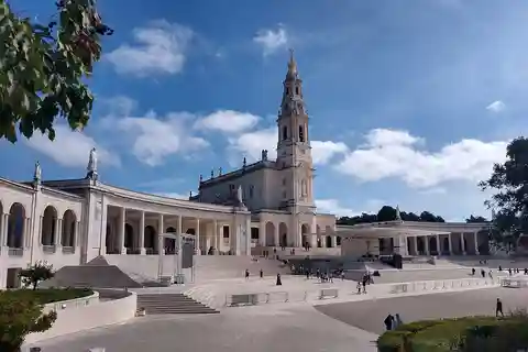 Trasporto privato FullDay - Fátima, Batalha, Nazaré, Óbidos.