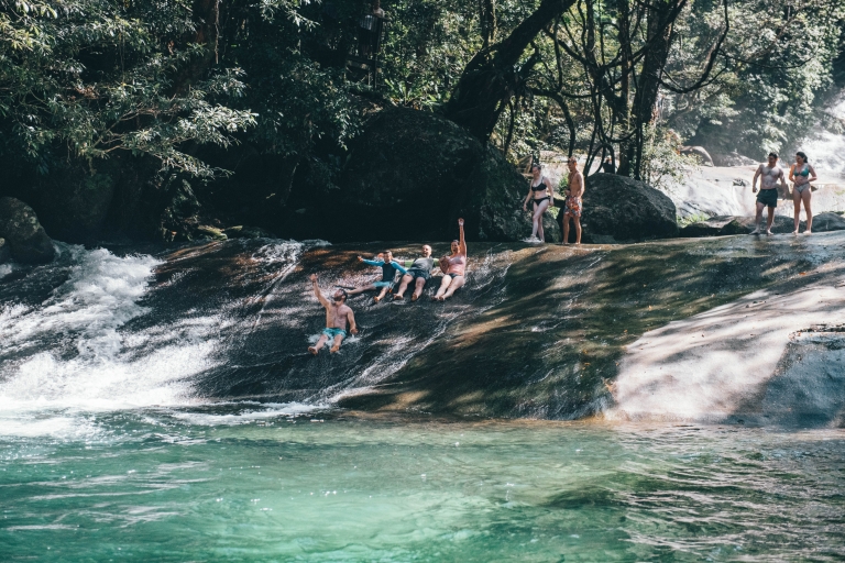 Au départ de Cairns : Excursion d'une demi-journée aux chutes d'eau Splash & Slide