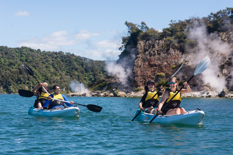 Rotorua : Visite à pied de la vallée de Waimangu et excursion en kayak sur les Steaming CliffsRotorua : Promenade guidée à Waimangu et excursion en kayak sur les Steaming Cliff