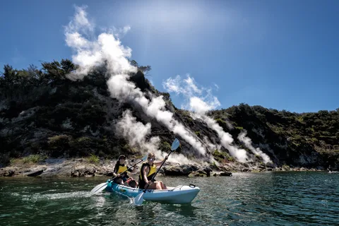 Rotorua: Waimangu Valley Walk and Steaming Cliffs Kayak Tour