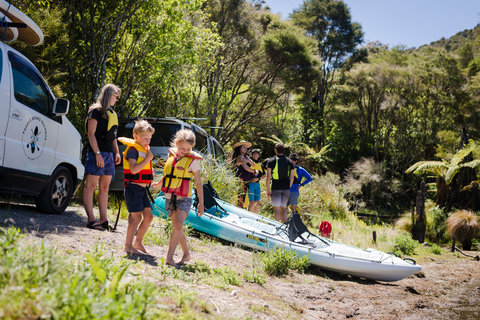 Rotorua: Waimangu Valley Walk and Steaming Cliffs Kayak TourRotorua: Guided Waimangu Walk and Steaming Cliffs Kayak Tour