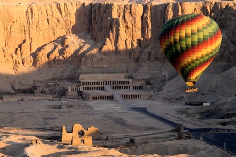 Luxor: Ein Paket Luxor Heißluftballon mit Ganztagestour