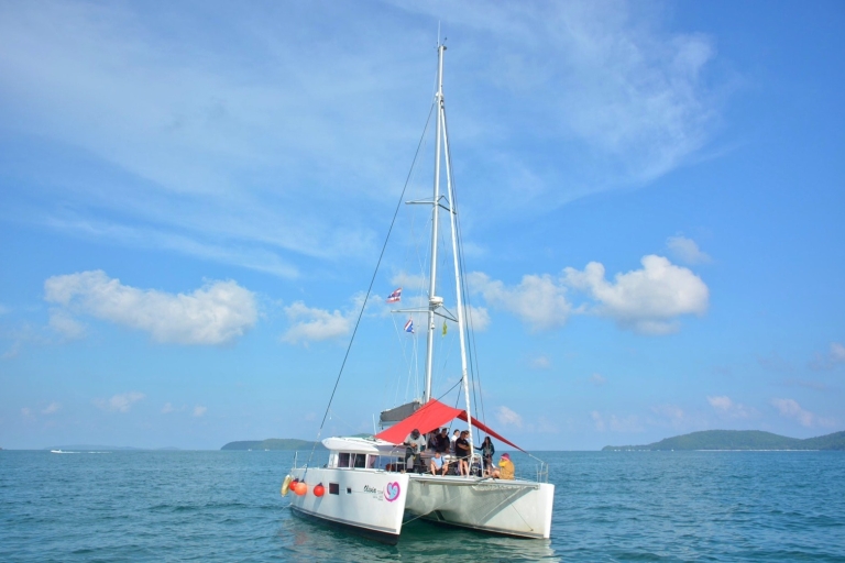 Location de catamaran privé à destination de Maiton et des îles Coralliennes