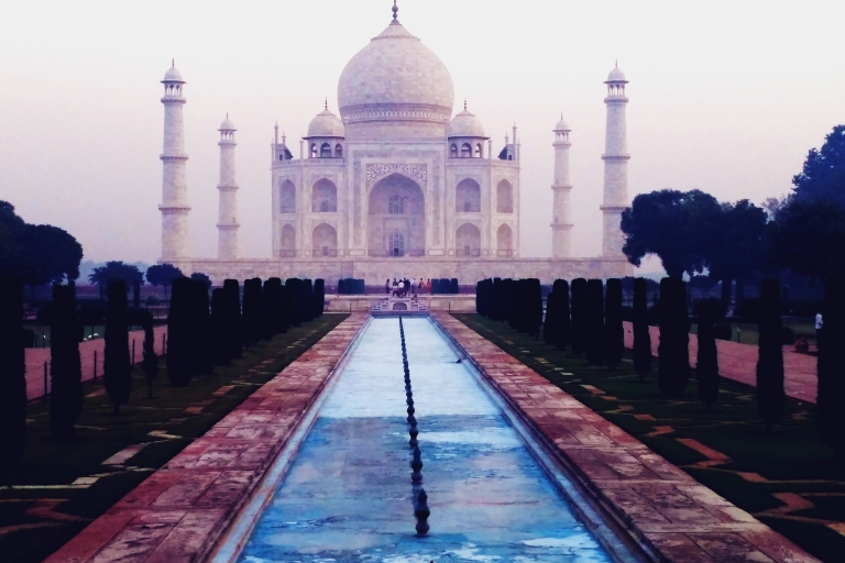 Mumbai Agra Day Trip with Return Flights & lunch at 5* hotel