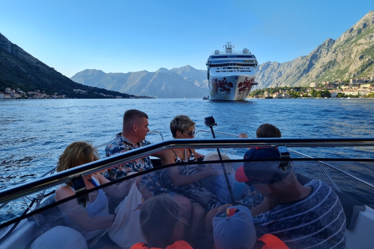 Wycieczka łodzią motorową po Zatoce Kotorskiej i Błękitnej Jaskini z bezpłatnymi napojami