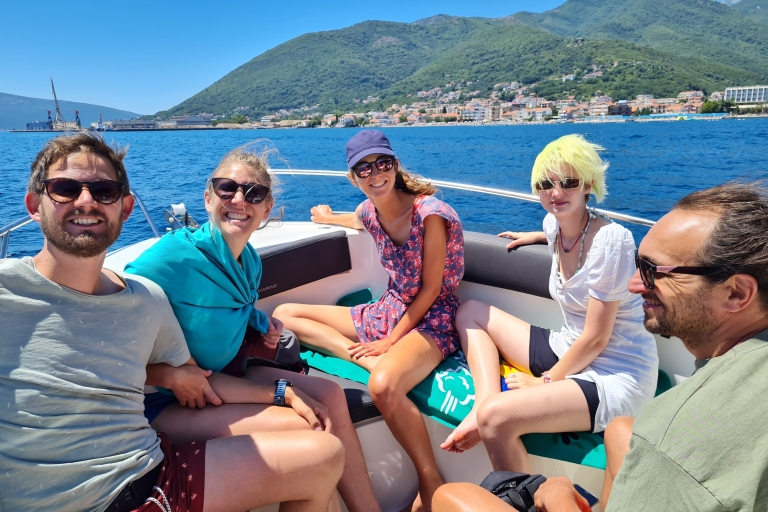 Excursión en lancha rápida por la Bahía de Kotor y la Cueva Azul con bebidas gratis