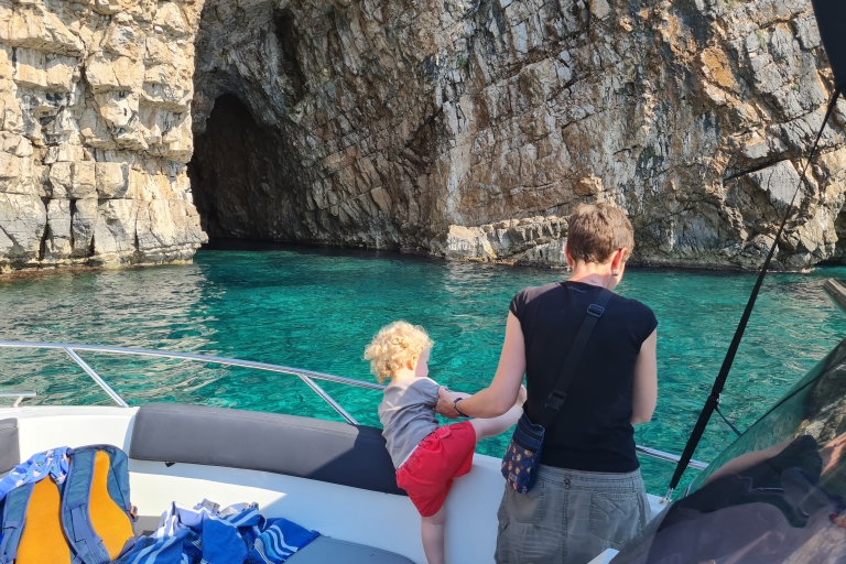 Wycieczka łodzią motorową po Zatoce Kotorskiej i Błękitnej Jaskini z bezpłatnymi napojami