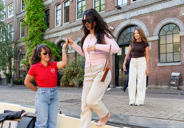 COZY AND FUN CANAL TOUR: A UNIQUE JOURNEY THROUGH AMSTERDAM