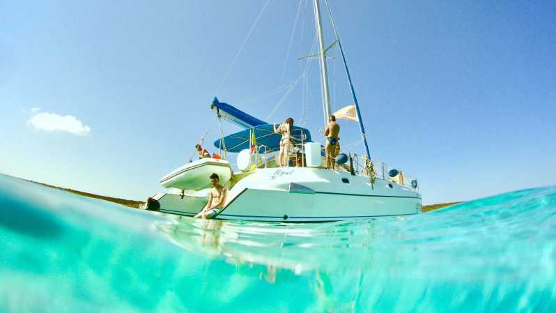 Da Palau: viaggio in catamarano nell'Arcipelago di La Maddalena