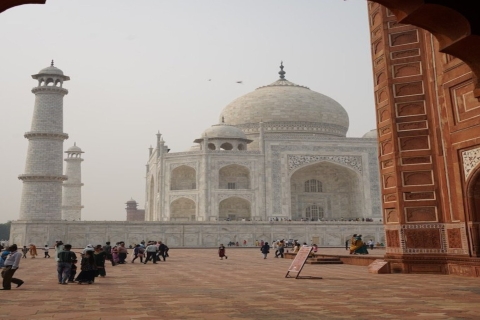 Fast-track entry into taj mahal with entrance included.