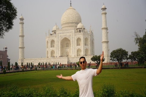 Fast-track entry into taj mahal with entrance included.
