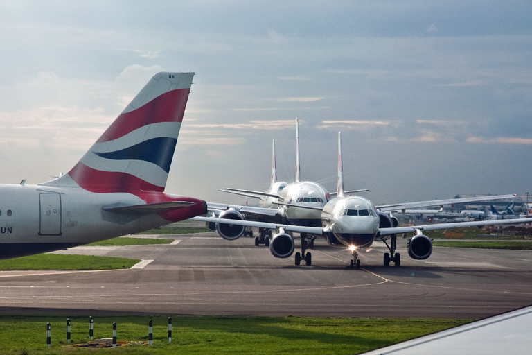 Servicio de traslado al aeropuerto de Agadir o Taghazout 24 horas al día, 7 días a la semana