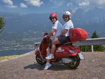Peschiera del Garda: Lake Garda self-guided Vespa tour