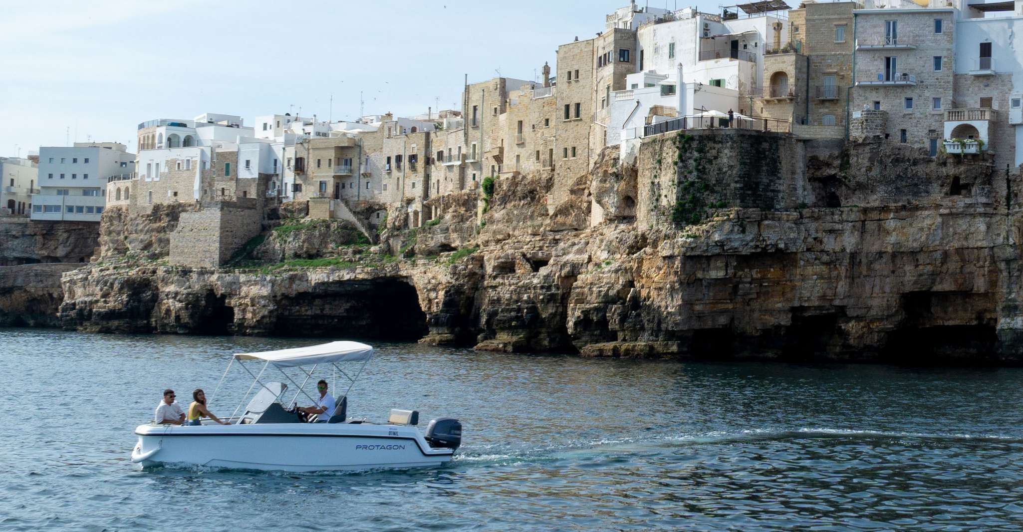 Polignano a Mare, Grottes et Grottes Tour en bateau avec Spritz - Hizvo