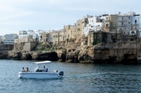 Polignano a Mare, Grottes et Grottes Tour en bateau avec Spritz - Hizvo