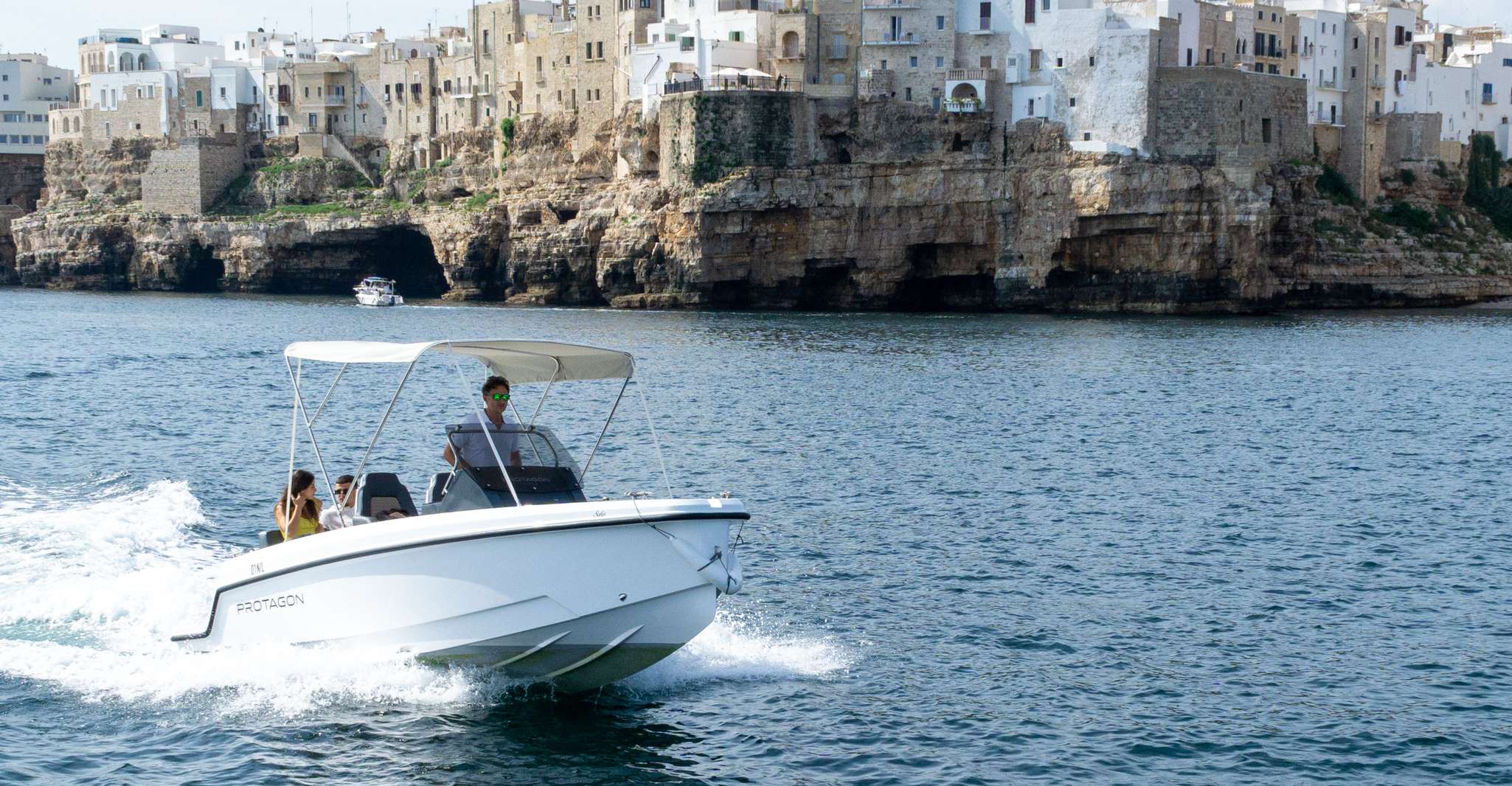 Polignano a Mare, Grottes et Grottes Tour en bateau avec Spritz - Hizvo