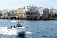 Polignano a Mare, Grottes et Grottes Tour en bateau avec Spritz - Hizvo