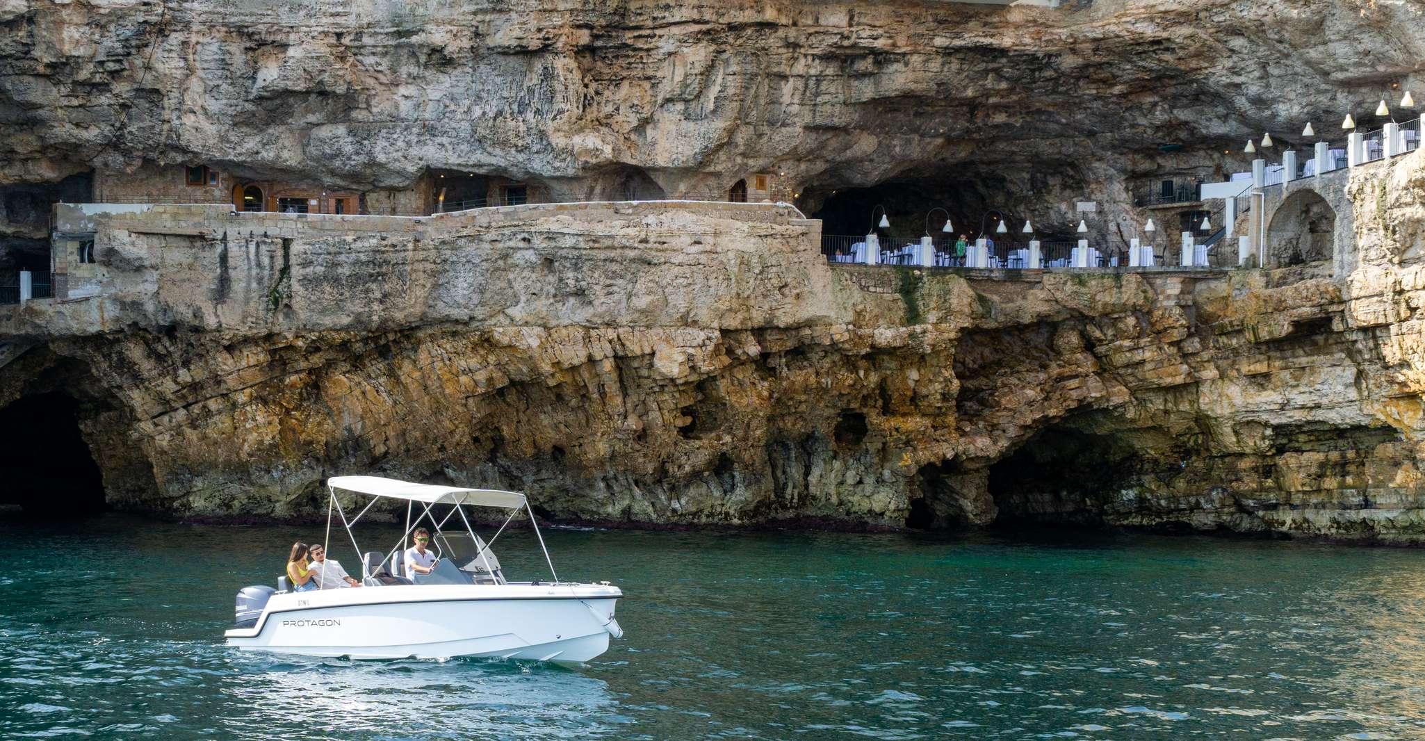 Polignano a Mare, Grottes et Grottes Tour en bateau avec Spritz - Hizvo