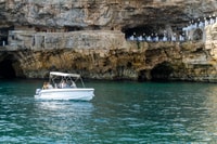 Polignano a Mare, Grottes et Grottes Tour en bateau avec Spritz - Hizvo