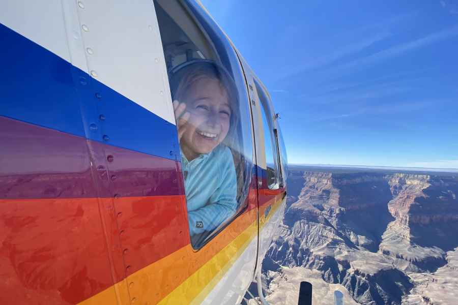 Tusayan: Grand Canyon Hubschrauberflug mit optionalem Hummer. Foto: GetYourGuide