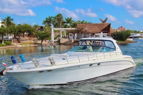 Cancun private yacht Sea Ray Sundancer 60 feetPrivate Yacht Sea Ray 60 feet with snorkeling tour