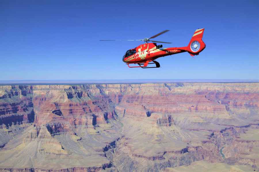Tusayan: Grand Canyon Hubschrauberflug mit optionalem Hummer