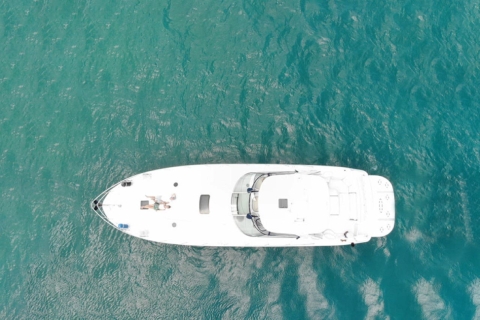 Cancun private yacht Sea Ray Sundancer 60 feet Private Yacht Sea Ray 60 feet with snorkeling tour