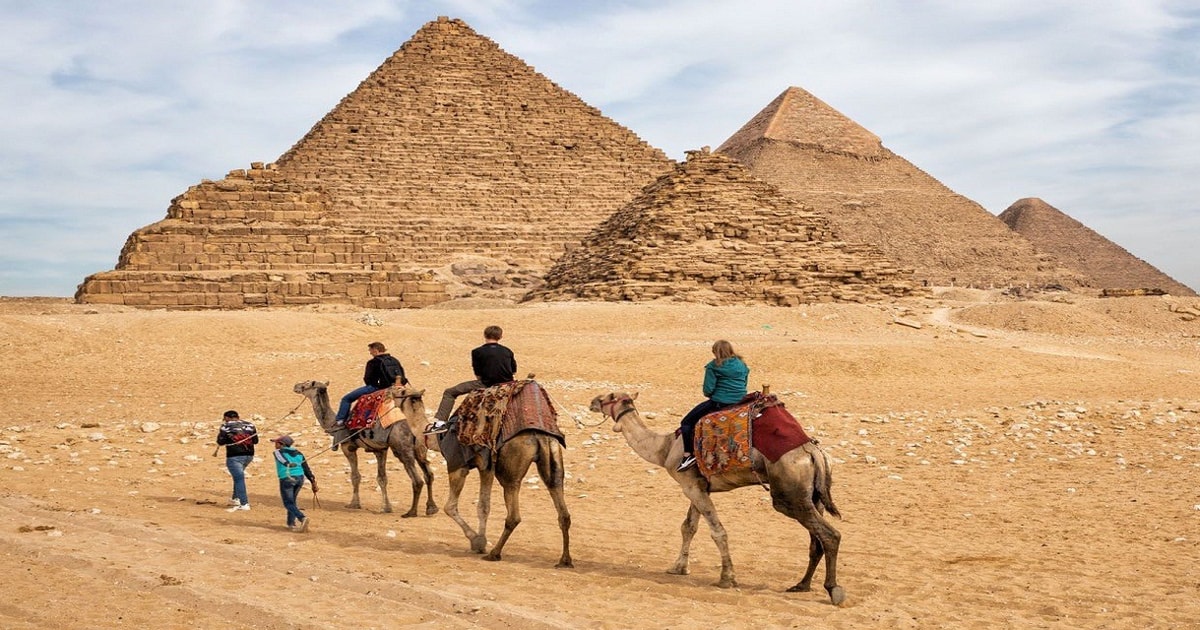 Cairo: Shared Half-Day tour of the Pyramids of Giza &guide | GetYourGuide