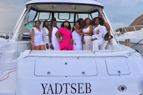 Cancun private yacht Sea Ray Sundancer 60 feet Private Yacht Sea Ray 60 feet with snorkeling tour