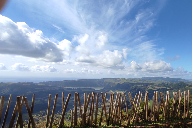 São Miguel Island på JeepHel dag på ön São Miguel med jeep