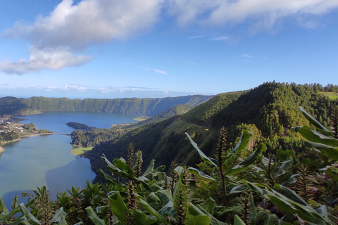 São Miguel Island på JeepHel dag på ön São Miguel med jeep