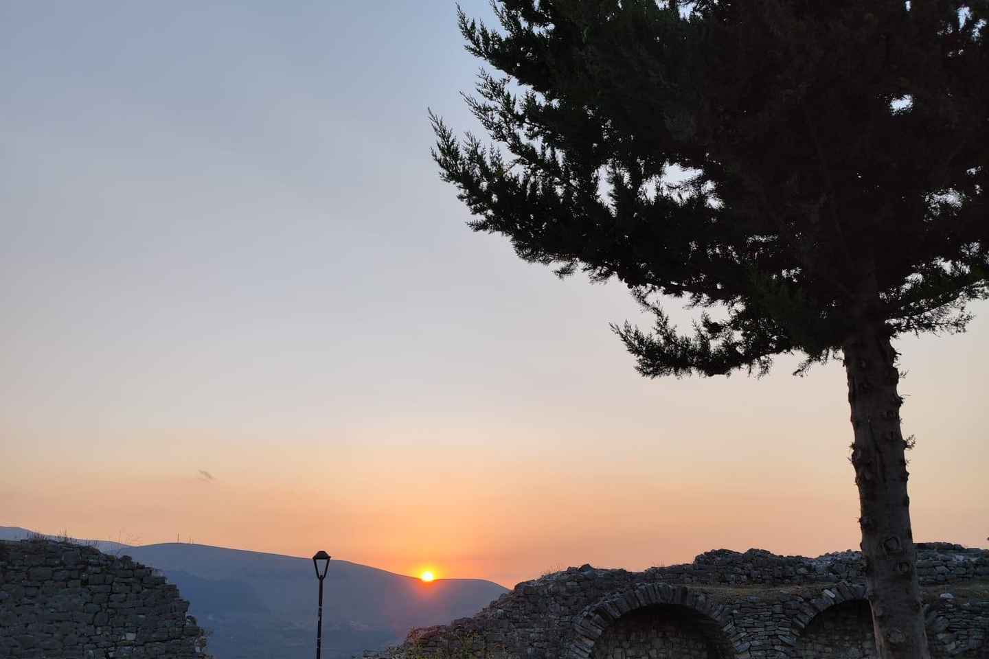 Recorrido por la ciudad de Berat - Tour cultural a pie por 1001 AA