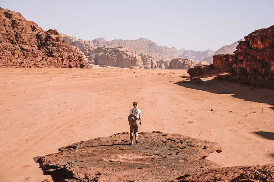 Wadi Rum: Wähle einen 2- bis 9-stündigen Jeep-Pass, einen Reiseführer und eine Verpflegungsoption. Foto: GetYourGuide Wadi Rum: Wähle einen 2- bis 9-stündigen Jeep-Pass, einen Reiseführer und eine Verpflegungsoption. Foto: GetYourGuide