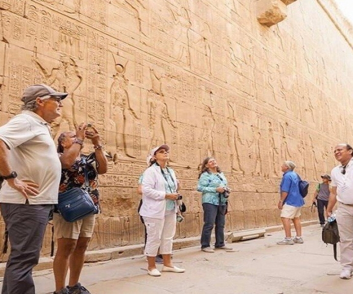 Edfu: Shared Half-Day tour of Horus Temple with guide 