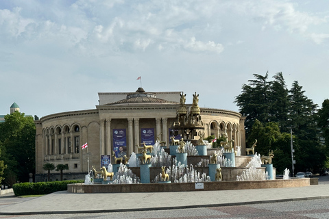 Von Tiflis aus: Geführte Tagestour zu den Highlights von KutaisiKutaisi Highlights: Kathedrale, Kloster, Markt, Höhlen