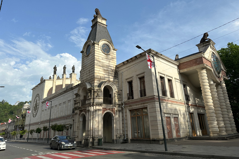 Von Tiflis aus: Geführte Tagestour zu den Highlights von KutaisiKutaisi Highlights: Kathedrale, Kloster, Markt, Höhlen