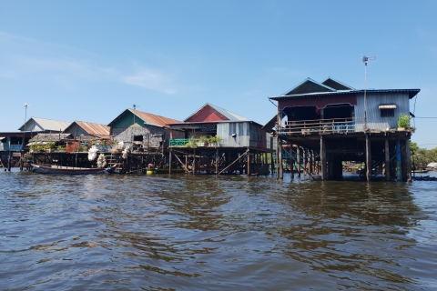 Kompong Kleang, floating village.