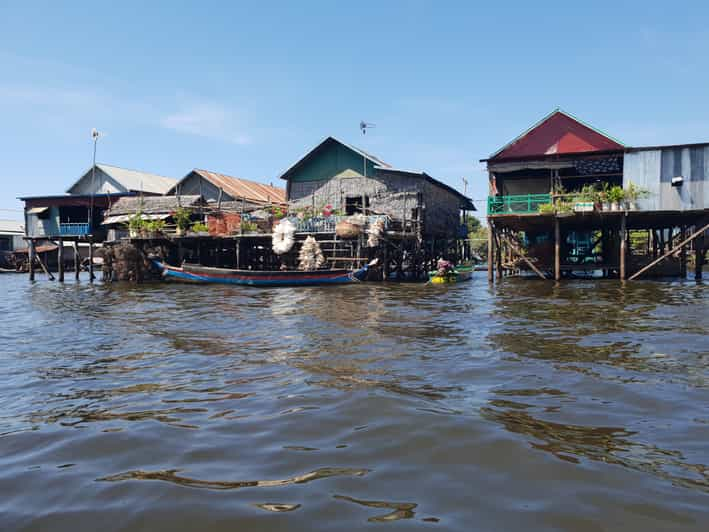 Kompong Kleang, floating village. | GetYourGuide