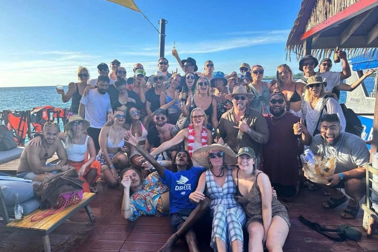 Fidżi: jednodniowa wycieczka do pływającego baru i restauracji Seventh HeavenFidżi: jednodniowa wycieczka do pływającego pontonu w siódmym niebie z barem